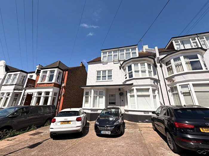 1 Bedroom Flat For Sale In Palmerston Road, Westcliff-On-Sea, SS0