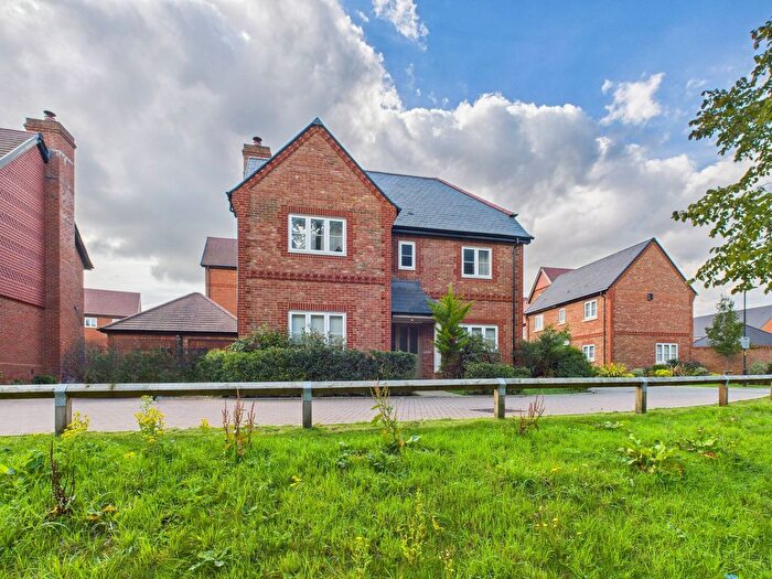 4 Bedroom Detached House For Sale In Heatherdene Road, High Wycombe, HP10