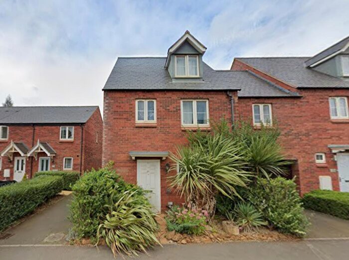 4 Bedroom End Of Terrace House For Sale In Banbury, Oxfordshire, OX16