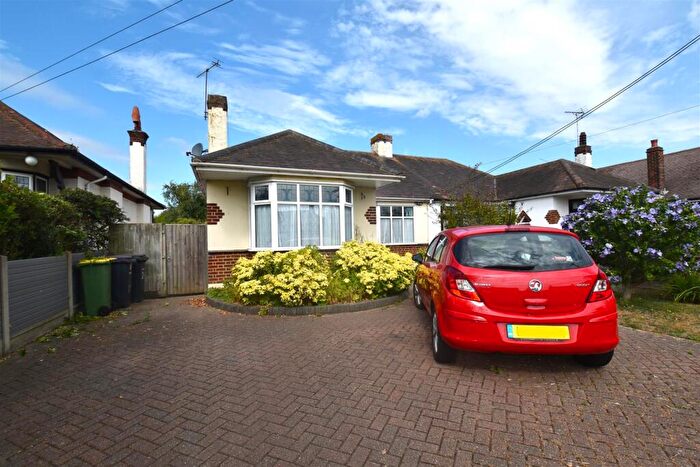 3 Bedroom Semi-Detached Bungalow For Sale In Southend Road, Rochford, SS4
