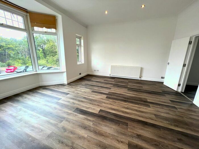 3 Bedroom Flat To Rent In Fullers Road, London, E18