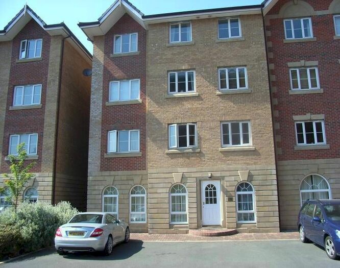 2 Bedroom Flat To Rent In Labrador Quay, Salford, M50