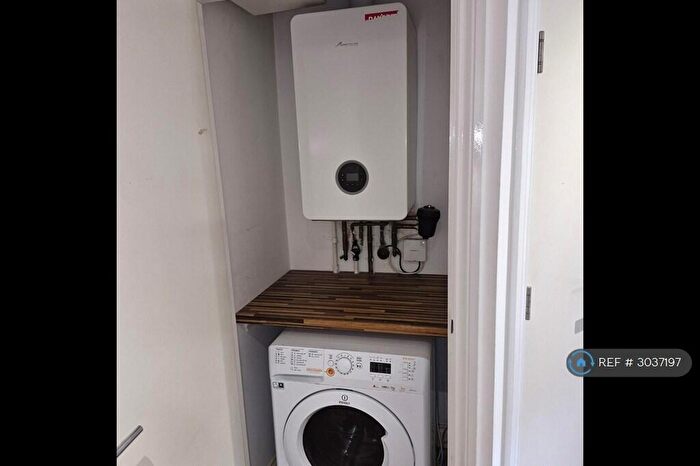 2 Bedroom Flat To Rent In Cumberland Point, Manchester, M27