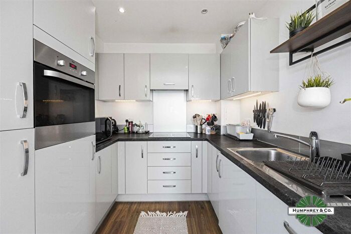 2 Bedroom Flat For Sale In Siskin Apartments, Dunedin Road, London, E10