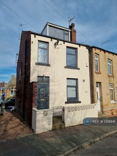 2 Bedroom Terraced House To Rent In Asquith Avenue, Morley, Leeds, LS27