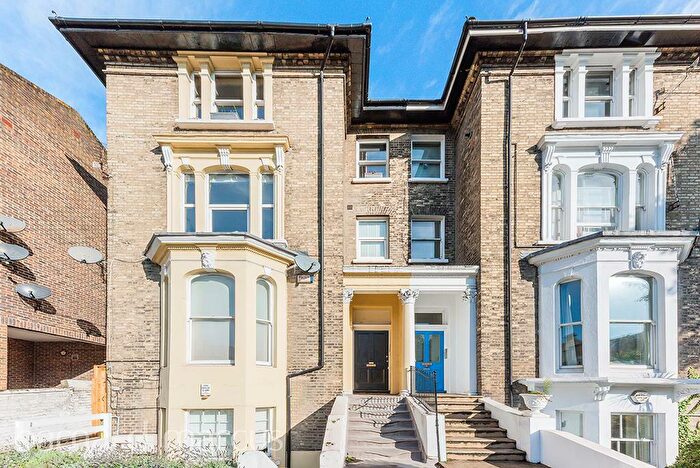 2 Bedroom House To Rent In North Side Wandsworth Common, London, SW11