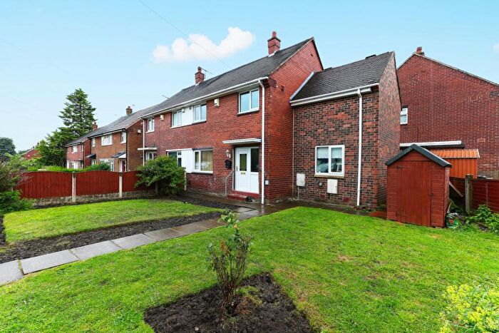 3 Bedroom Semi Detached House For Sale In Asquith Avenue, Morley, LS27