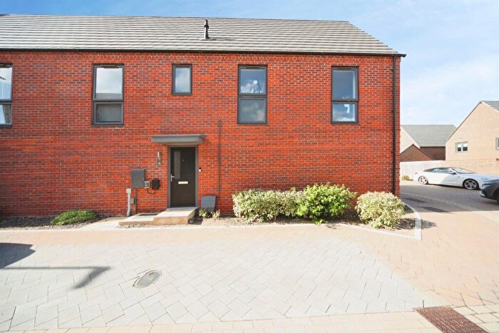 2 Bedroom Maisonette For Sale In Holly Lane, Houghton Regis, Dunstable, LU5