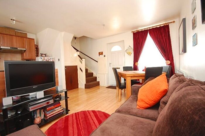 1 Bedroom Flat To Rent In Trothy Road, London, SE1