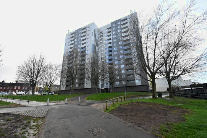 2 Bedroom Flat To Rent In Dorset Court, Kingsland Road, Luton, Bedfordshire, LU1