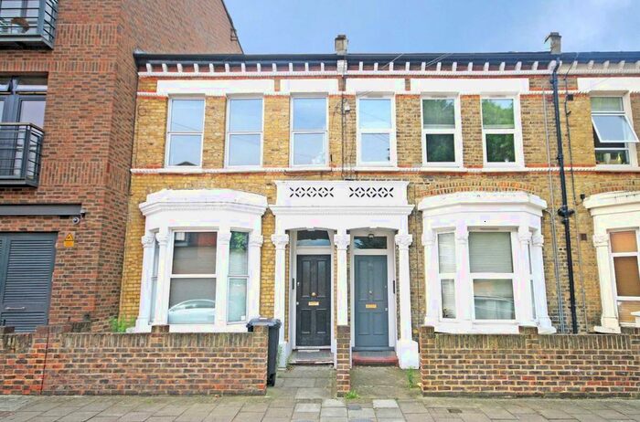 4 Bedroom Flat To Rent In Kepler Road, London, SW4