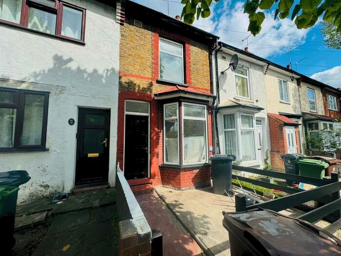 3 Bedroom Terraced House To Rent In Wedderburn Road, Barking, IG11
