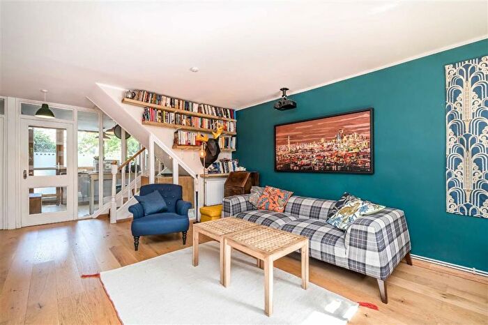 3 Bedroom Property For Sale In Aytoun Road, Stockwell, SW9
