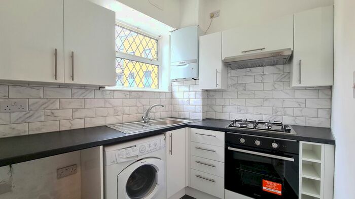 2 Bedroom Flat To Rent In London Road, Isleworth, TW7