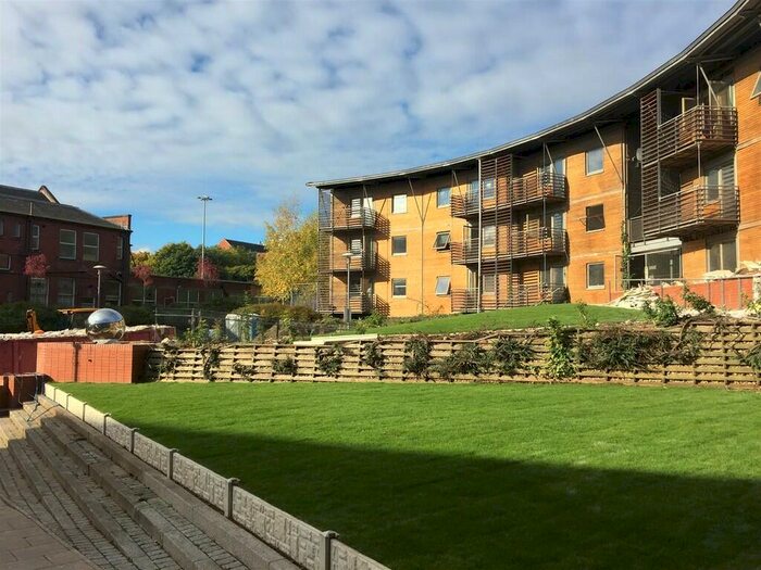 2 Bedroom Apartment To Rent In North Street, Leeds, LS2