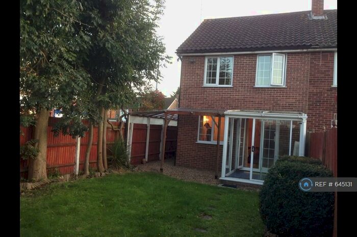 2 Bedroom End Of Terrace House To Rent In Aintree Close, Slough, SL3