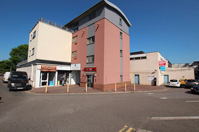 2 Bedroom Flat To Rent In Market Avenue, Wickford, Essex, SS12