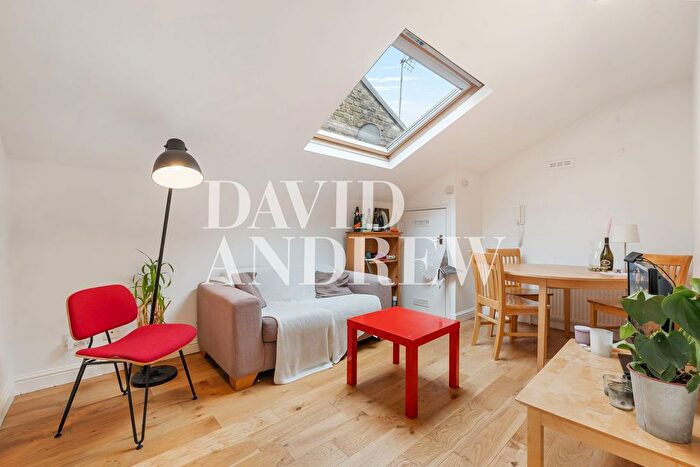 2 Bedroom Flat To Rent In Tollington Park, London, N4