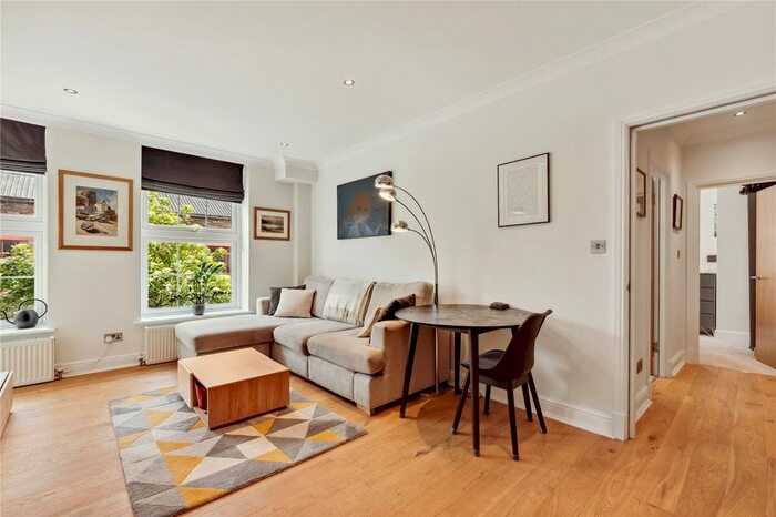 2 Bedroom Flat To Rent In Trinity Gardens, London, SW9