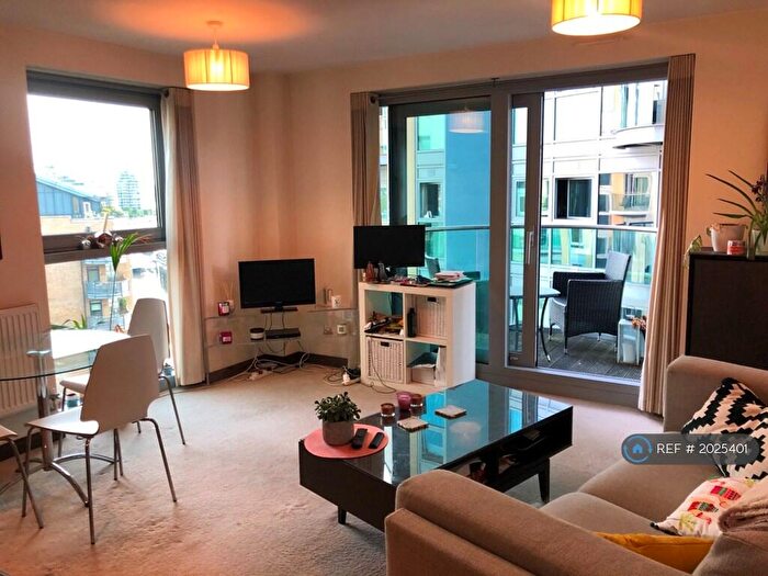 2 Bedroom Flat To Rent In Bridges Court Road, London, SW11