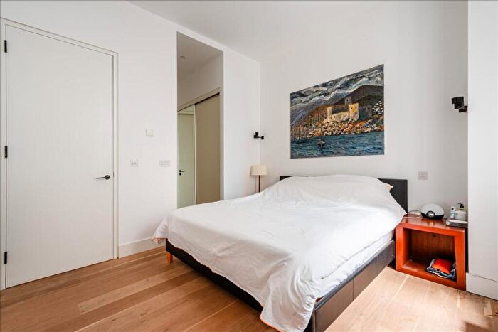 2 Bedroom Apartment For Sale In Hatton Wall, Clerkenwell, EC1N - Photo 9
