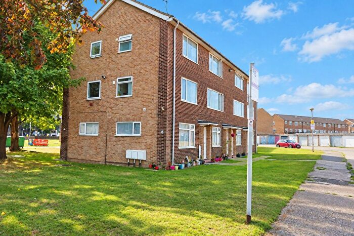 2 Bedroom Flat For Sale In Long Drive, Ruislip, HA4
