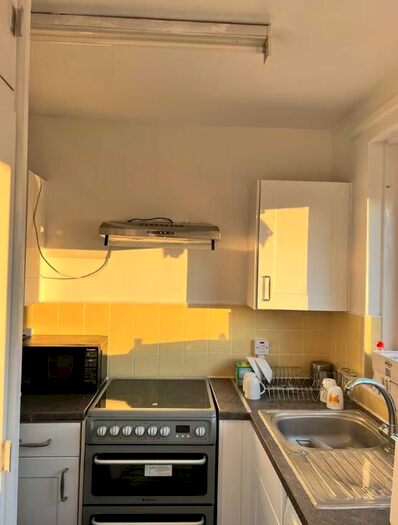 1 Bedroom Flat To Rent In Penfields House Market Road, Kings Cross, London, N7