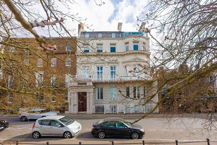 3 Bedroom Flat To Rent In Richmond Hill, Richmond, TW10