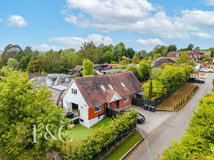 5 Bedroom Detached House For Sale In Hamlet Hill, Roydon, Harlow, Essex, CM19