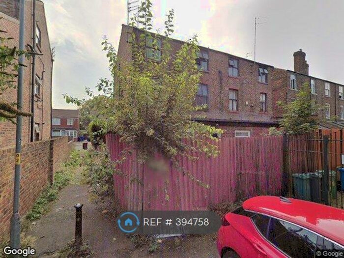 2 Bedroom Flat To Rent In Manchester, Manchester, M16