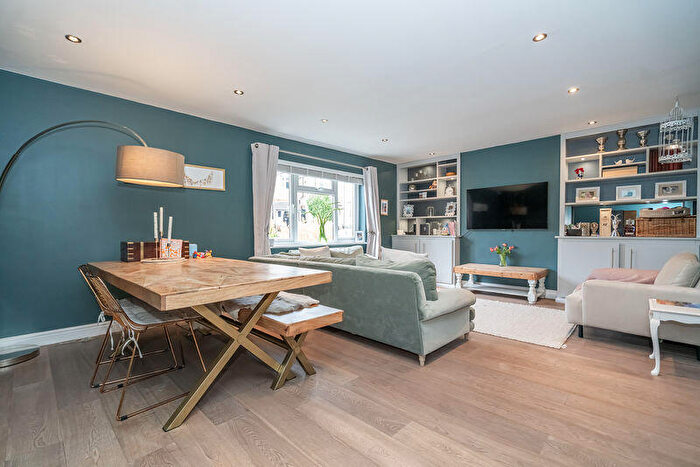 4 Bedroom Maisonette For Sale In Cholmeley Park, Highgate Village, N6