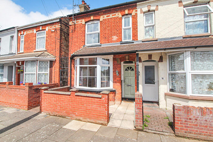 3 Bedroom End Of Terrace House For Sale In Firbank Road, Bedford, MK42