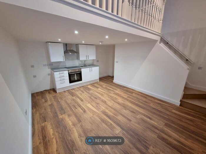 1 Bedroom Semi-Detached House To Rent In Alexandra House, London, N4