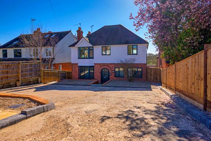 5 Bedroom Detached House For Sale In Henley Road, Caversham, RG4