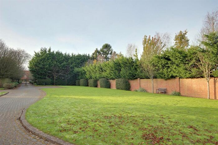 4 Bedroom Detached House For Sale In Park Lane, Swanland, HU14