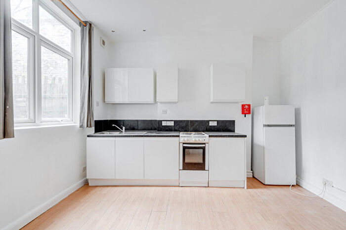 Flat To Rent In Flat, Loveridge Road, NW6