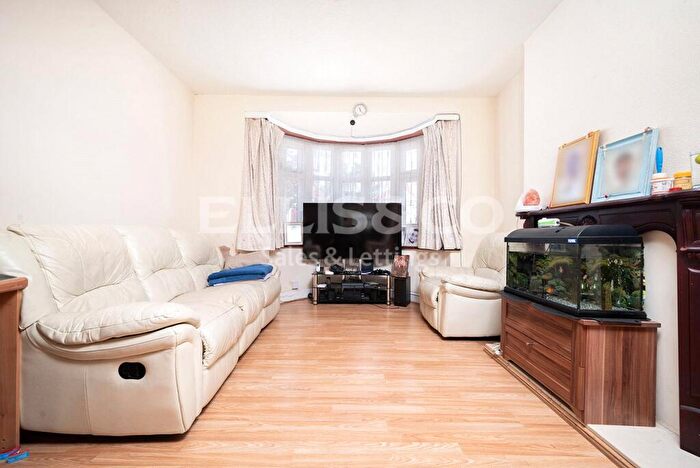 3 Bedroom End Of Terrace House For Sale In Charlton Road, Kenton, Harrow, HA3