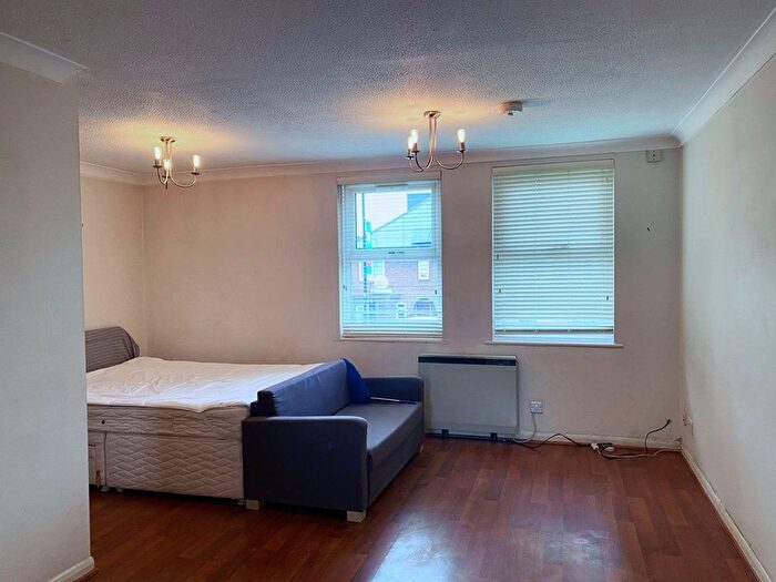 1 Bedroom Studio To Rent In Leigham Court Road, London, SW16