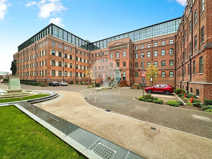 2 Bedroom Flat To Rent In Memorial Avenue, Slough, SL1