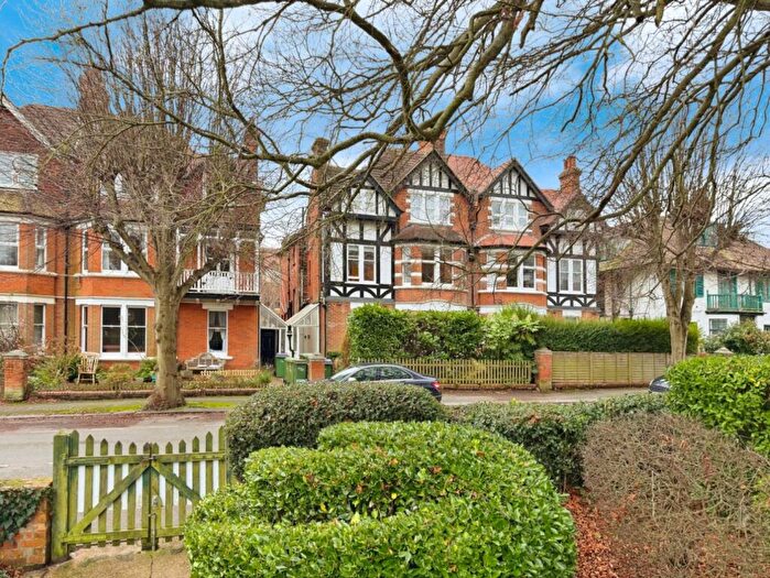 2 Bedroom Flat For Sale In Grimston Gardens, Folkestone, CT20