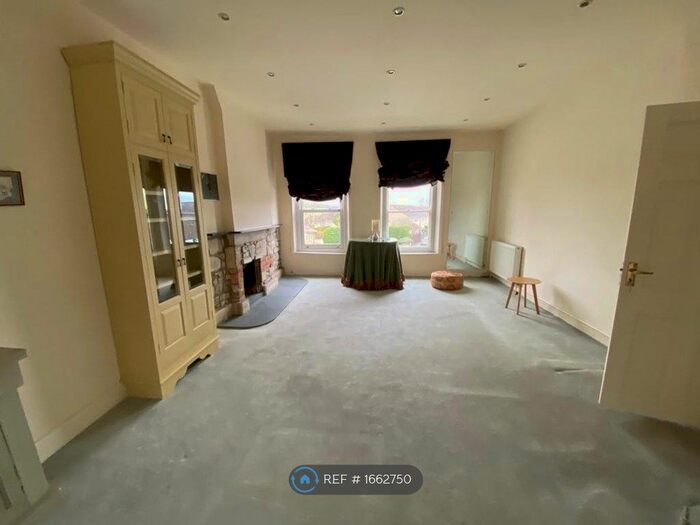 1 Bedroom Flat To Rent In High Street, Tisbury, Salisbury, SP3