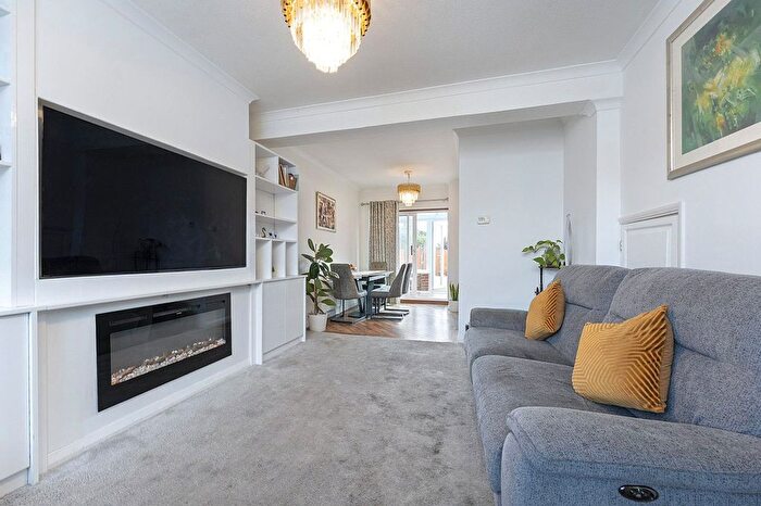 2 Bedroom End Terrace House For Sale In Culvers Avenue, Carshalton, SM5