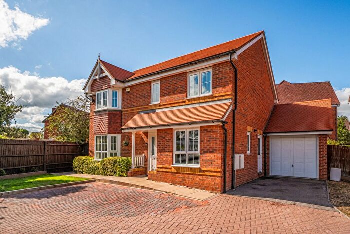 4 Bedroom Detached House For Sale In Pryor Close, Tilehurst, Reading, Berkshire, RG31