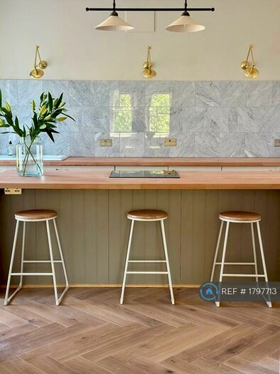 2 Bedroom Flat To Rent In Sherwood Court, Eastbourne, BN21