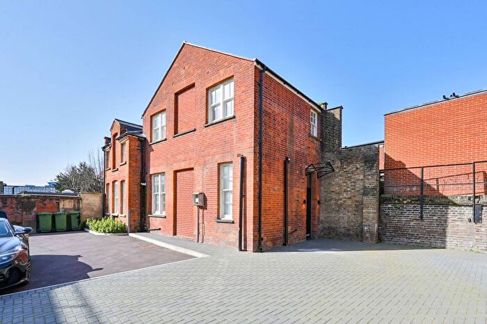 3 Bedroom Flat To Rent In Uxbridge Road, Hanwell, W7