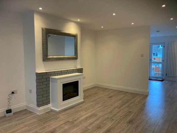 3 Bedroom House To Rent In Alpine Close, Southampton, SO18