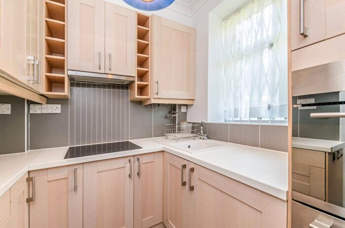 1 Bedroom Flat To Rent In Gloucester Avenue, Camden, London, NW1