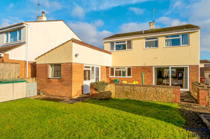 4 Bedroom Detached House For Sale In Derry Park, Minety, SN16