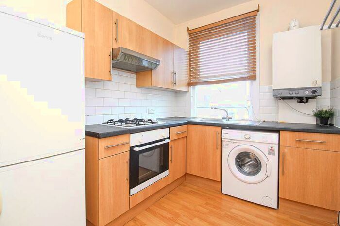 1 Bedroom Flat To Rent In Winchester Road, Highams Park, E4