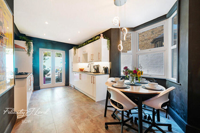 3 Bedroom Terraced House For Sale In Abbott Road, London, E14